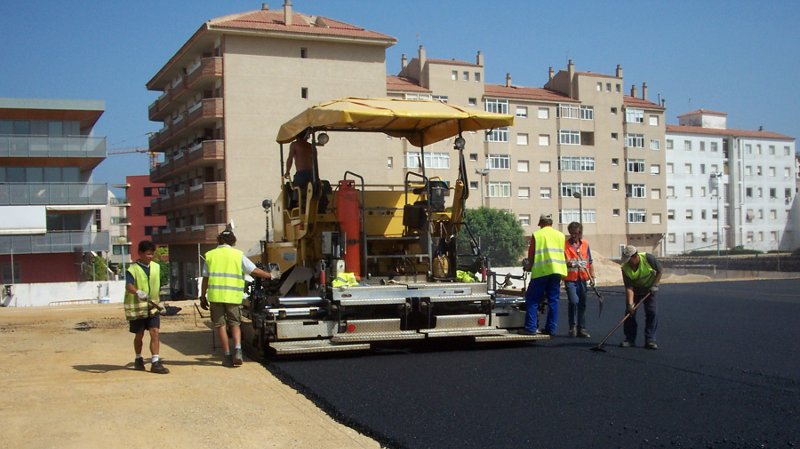 Aglomerados asfálticos Menorca - Extendedora asfalto Svedala Demag